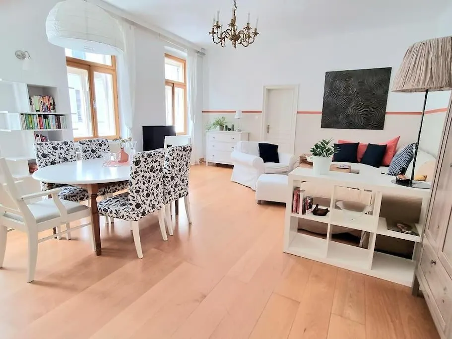 Apartment With Balcony Vienna